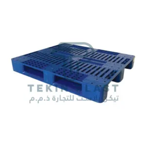 Durable plastic pallet measuring 120x100x15 cm with 3 runners, model TP-04.